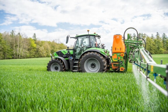 deutz-fahr a postřikovač deutz-fahr a postřikovač