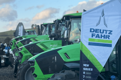 Slavnostní otevření nové servisní haly v Sedlčanech přilákalo přes sto zákazníků